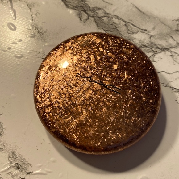 Mac Whisper of gilt highlighter - Picture 4 of 7